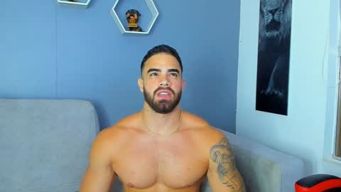 Snapshot of paulphoenix_ chatting on February 3, 11:26 pm Paul Phoenix online show from February 3, 11:26 pm