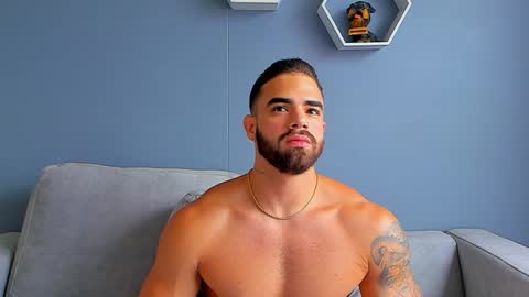 Snapshot of paulphoenix_ chatting on February 4, 8:38 pm Paul Phoenix online show from February 4, 8:38 pm