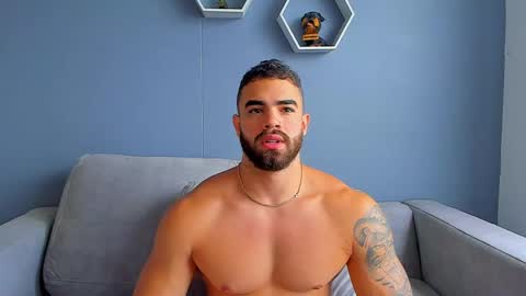 Snapshot of paulphoenix_ chatting on February 10, 8:31 pm Paul Phoenix online show from February 10, 8:31 pm