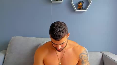 Snapshot of paulphoenix_ chatting on February 21, 10:04 pm Paul Phoenix online show from February 21, 10:04 pm
