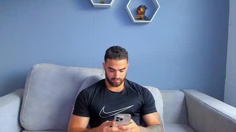 Snapshot of paulphoenix_ chatting on March 3, 10:10 pm Paul Phoenix online show from March 3, 10:10 pm