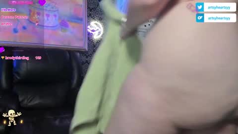 Snapshot of pawggoddess778 chatting on December 6, 5:09 am ArtsyHeartsyy online show from December 6, 5:09 am