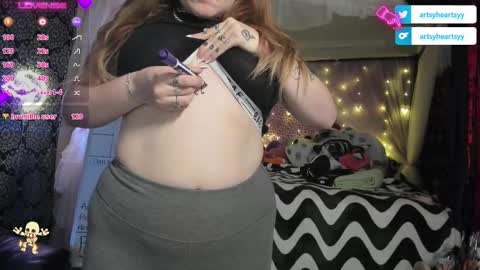 Snapshot of pawggoddess778 chatting on December 13, 5:16 am ArtsyHeartsyy online show from December 13, 5:16 am