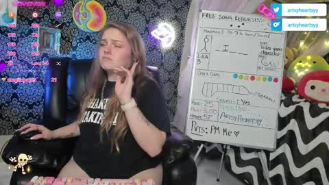 Snapshot of pawggoddess778 chatting on December 14, 5:07 am ArtsyHeartsyy online show from December 14, 5:07 am