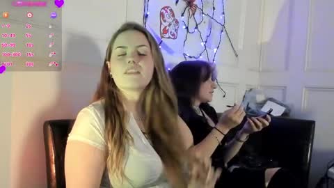 Snapshot of pawggoddess778 chatting on January 21, 4:54 am ArtsyHeartsyy online show from January 21, 4:54 am