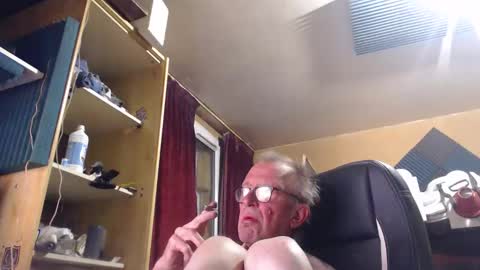 Snapshot of pc8474408 chatting on September 24, 4:05 am pc8474408 online show from September 24, 4:05 am