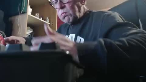 Snapshot of pc8474408 chatting on November 27, 4:47 am pc8474408 online show from November 27, 4:47 am