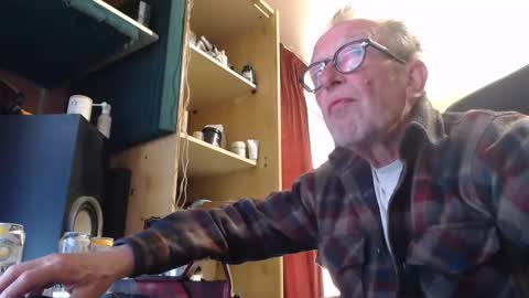 pc8474408 online show from April 12, 11:59 am