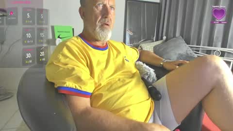 Snapshot of peacetous chatting on May 23, 10:25 pm Marc online show from May 23, 10:25 pm