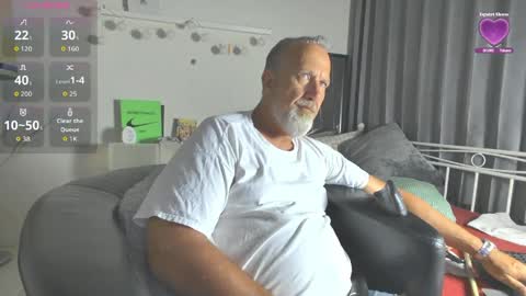 Snapshot of peacetous chatting on May 24, 9:31 pm Marc online show from May 24, 9:31 pm