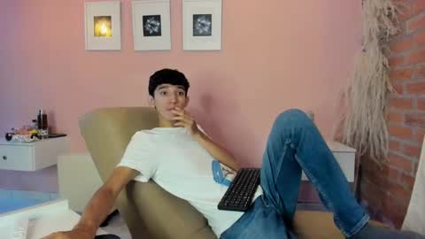 peach tyron online show from January 10, 12:58 pm