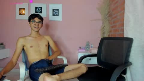 peach tyron online show from March 3, 10:52 pm