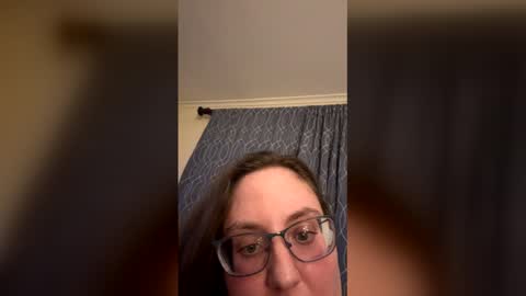 Snapshot of peachesbestfriend chatting on April 1, 5:19 am peachesbestfriend online show from April 1, 5:19 am