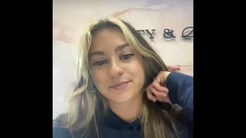 Snapshot of peachesncreampiezz chatting on June 27, 6:02 pm peachesncreampiezz online show from June 27, 6:02 pm
