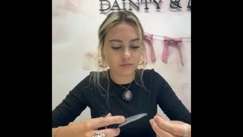 Snapshot of peachesncreampiezz chatting on July 10, 5:48 pm peachesncreampiezz online show from July 10, 5:48 pm