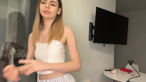 Snapshot of peachy_keens chatting on March 29, 6:30 pm Peachy online show from March 29, 6:30 pm