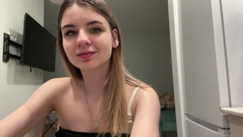 Snapshot of peachy_keens chatting on April 8, 6:08 pm Peachy online show from April 8, 6:08 pm
