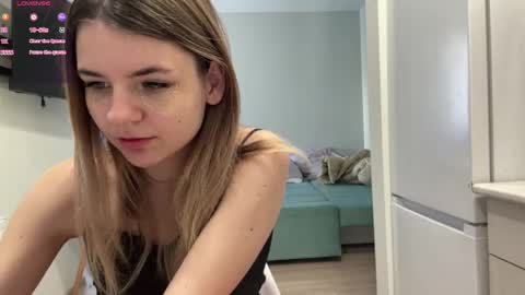 Snapshot of peachy_keens chatting on April 17, 1:47 pm Peachy online show from April 17, 1:47 pm