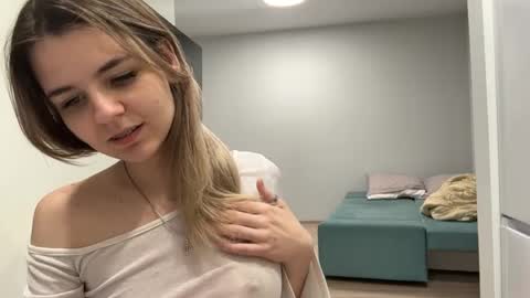 Snapshot of peachy_keens chatting on April 19, 6:10 pm Peachy online show from April 19, 6:10 pm