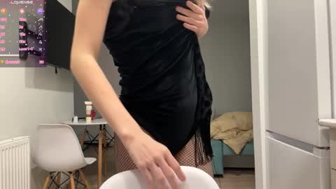 Snapshot of peachy_keens chatting on April 21, 4:45 pm Peachy online show from April 21, 4:45 pm