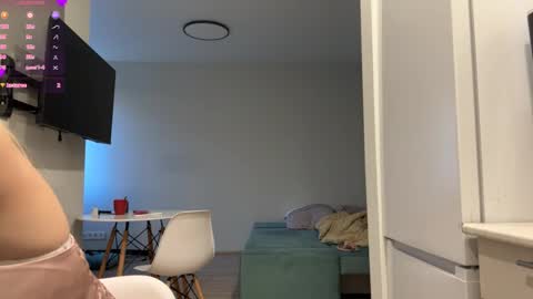 Snapshot of peachy_keens chatting on April 28, 4:23 pm Peachy online show from April 28, 4:23 pm