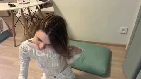Snapshot of peachy_keens chatting on May 11, 6:38 pm Peachy online show from May 11, 6:38 pm