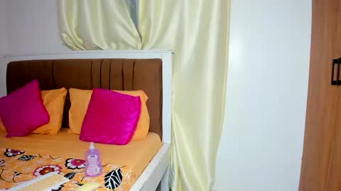 peachyyy online show from June 11, 2:53 am