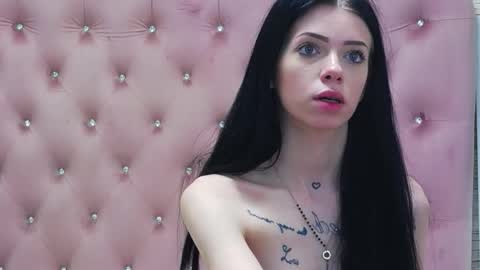 Snapshot of peachyella26 chatting on February 18, 1:51 pm Ella online show from February 18, 1:51 pm