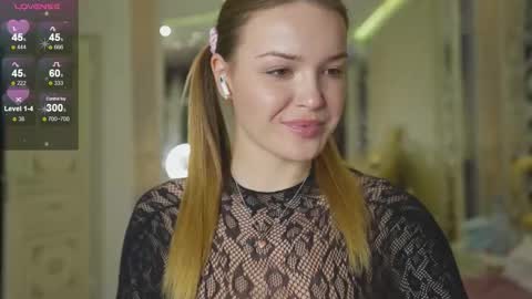 Snapshot of peachylina chatting on December 23, 2:09 am Angelina online show from December 23, 2:09 am