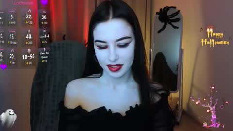 Chloe online show from October 31, 2:51 pm