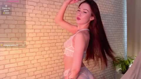 Chloe online show from June 2, 1:24 pm