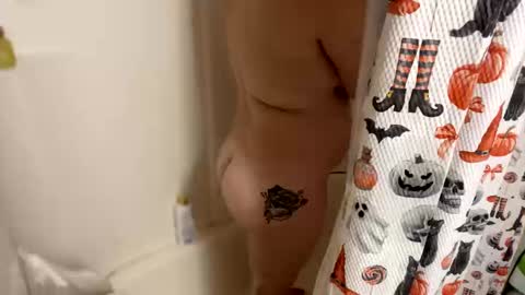 Snapshot of peachyy27 chatting on October 17, 12:01 am peachyy27 online show from October 17, 12:01 am