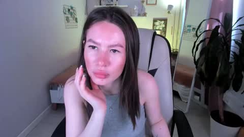 Snapshot of pearl_glow chatting on April 11, 9:13 am Cutie Pearl online show from April 11, 9:13 am