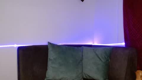 pearlatin online show from February 5, 11:53 pm