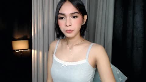 Snapshot of pearlmoore chatting on April 10, 8:57 pm Pearl online show from April 10, 8:57 pm