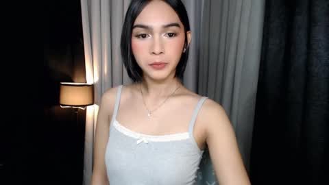 Snapshot of pearlmoore chatting on April 17, 8:23 pm Pearl online show from April 17, 8:23 pm