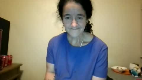 Snapshot of pebblezmeowkitty733247 chatting on April 11, 9:02 am pebblezmeowkitty online show from April 11, 9:02 am