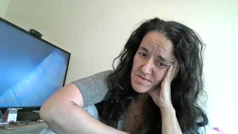 Snapshot of pebblezmeowkitty733247 chatting on May 11, 8:06 pm pebblezmeowkitty online show from May 11, 8:06 pm