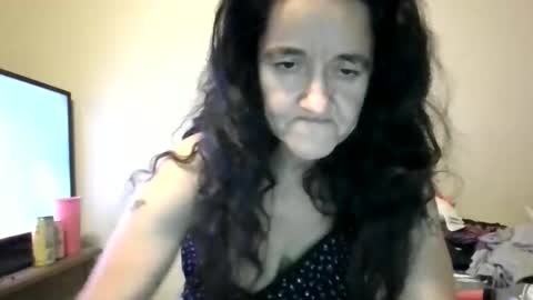 Snapshot of pebblezmeowkitty733247 chatting on May 14, 5:58 am pebblezmeowkitty online show from May 14, 5:58 am