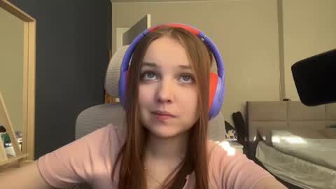 Snapshot of peepapa chatting on June 30, 3:46 pm Luna Vale online show from June 30, 3:46 pm