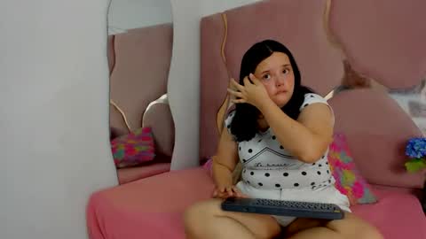 Snapshot of penelope_starht chatting on February 5, 8:13 pm penelope_starht online show from February 5, 8:13 pm