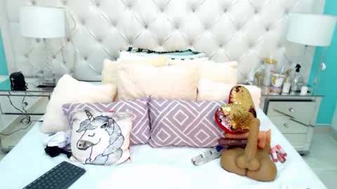 Penelope Laurent online show from December 5, 12:47 pm