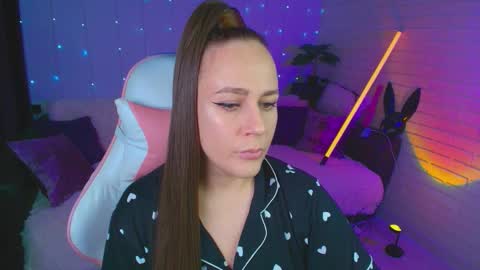 Dia  online show from October 26, 9:31 pm