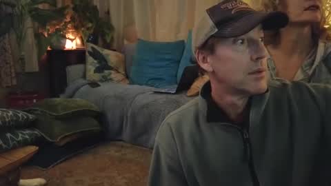 Peppermint and Dusty  online show from December 6, 4:25 am