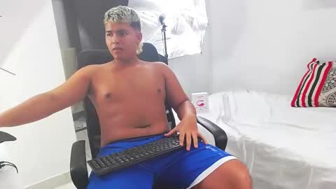 Snapshot of percibal_junior1 chatting on February 1, 5:49 am percibal_junior1 online show from February 1, 5:49 am