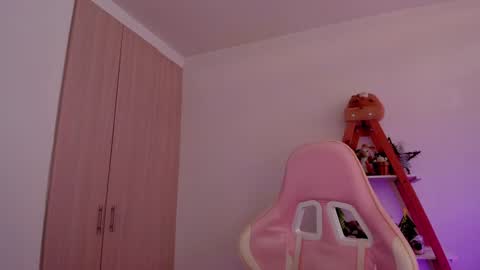 Sarah Ana Banana online show from December 6, 10:19 pm