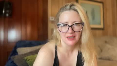 Snapshot of perfectnips742 chatting on July 9, 7:07 pm Nelly online show from July 9, 7:07 pm