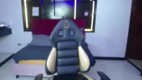 perla_lovely online show from March 17, 12:30 pm