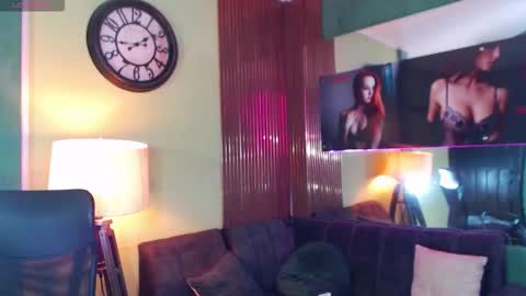 Perla online show from March 4, 11:00 pm