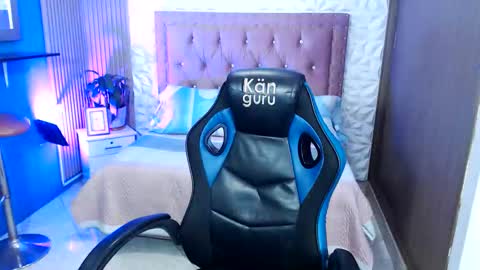 Perla online show from March 21, 3:59 pm